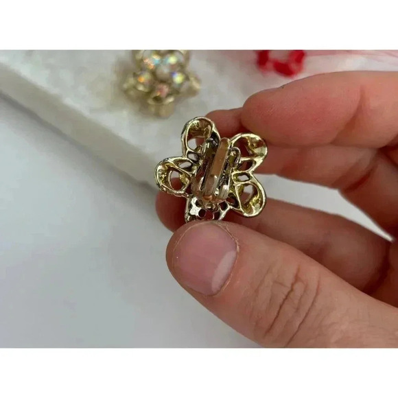 Vintage Gold Toned Floral Iridescent Stone Pearl Gemstone Stud Earrings - Picture 6 of 9